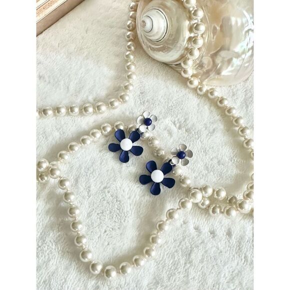 Navy blue and bright white double Daisy dangle earrings ￼ - Picture 1 of 9